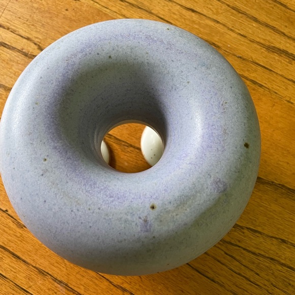 Vintage doughnut shaped pottery vase,No signature. Inthe vein of Doug Hivey. EUC - Picture 4 of 8